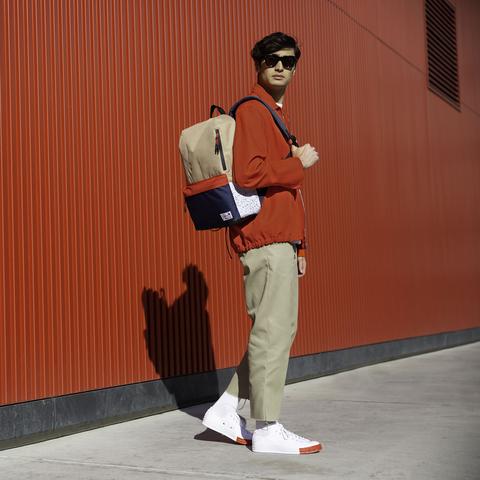 Man wearing HEX Aspect Exile Khaki/Multi Backpack